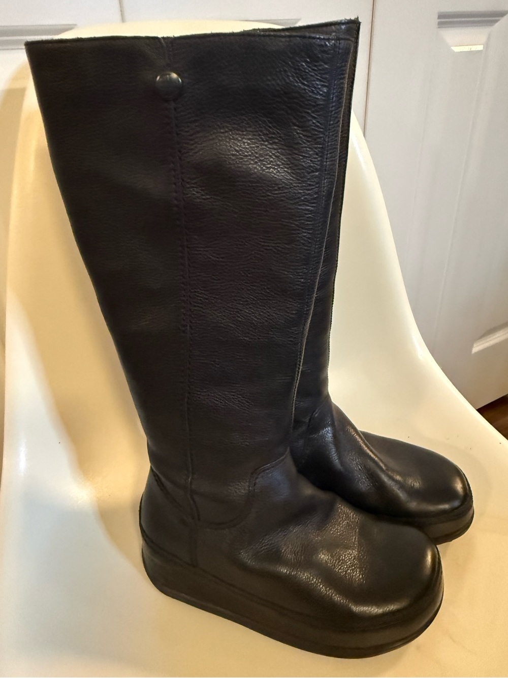 Fitflop Black Leather Knee-High Platform Boots Super Boots US 5/ EU 36